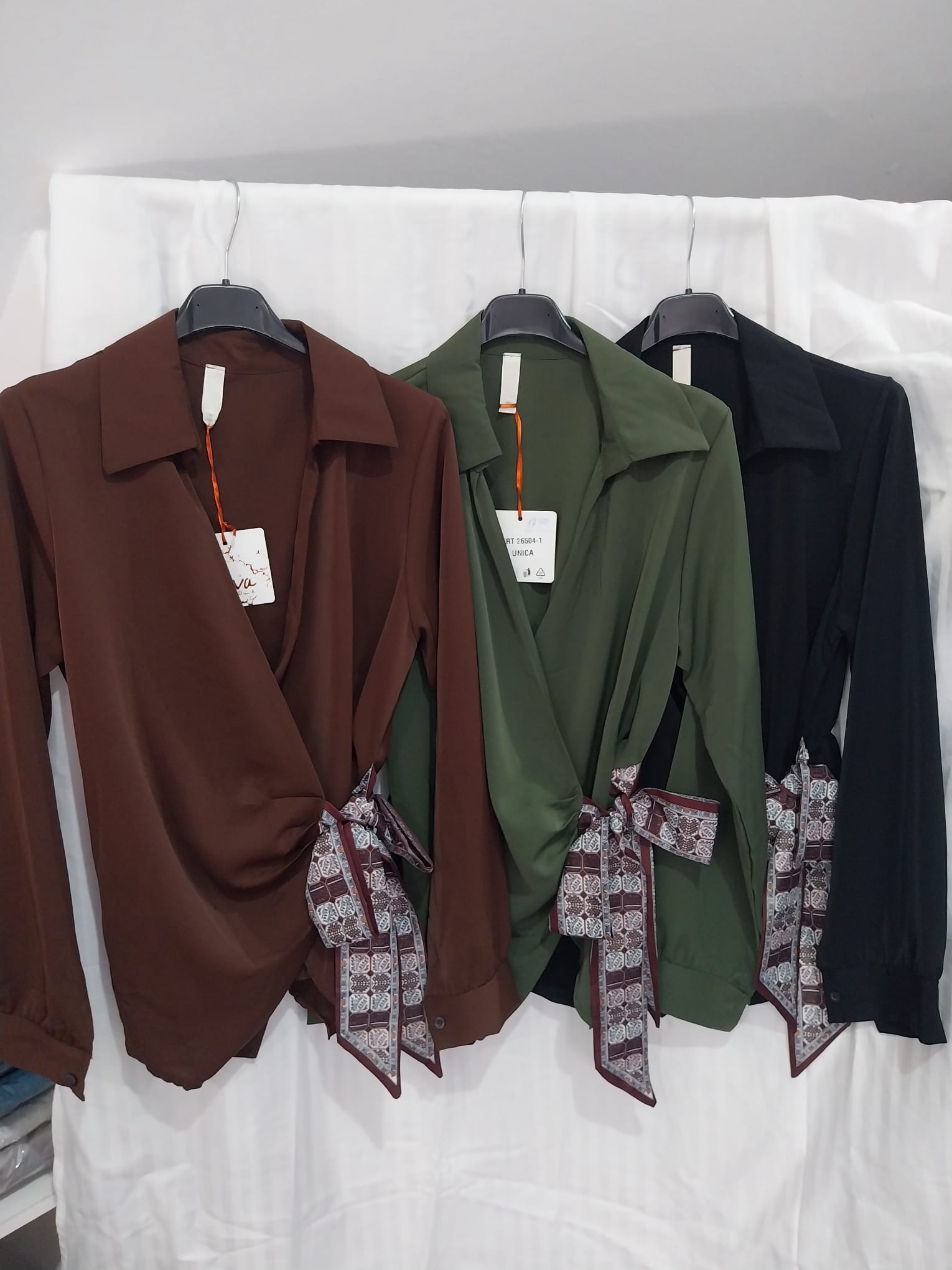 Blusa com Lenço Decorativo