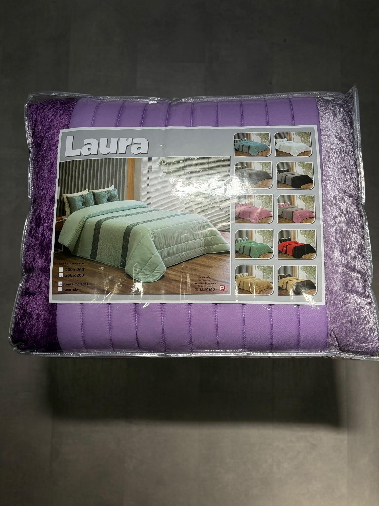 Edredão Laura com duas almofadas